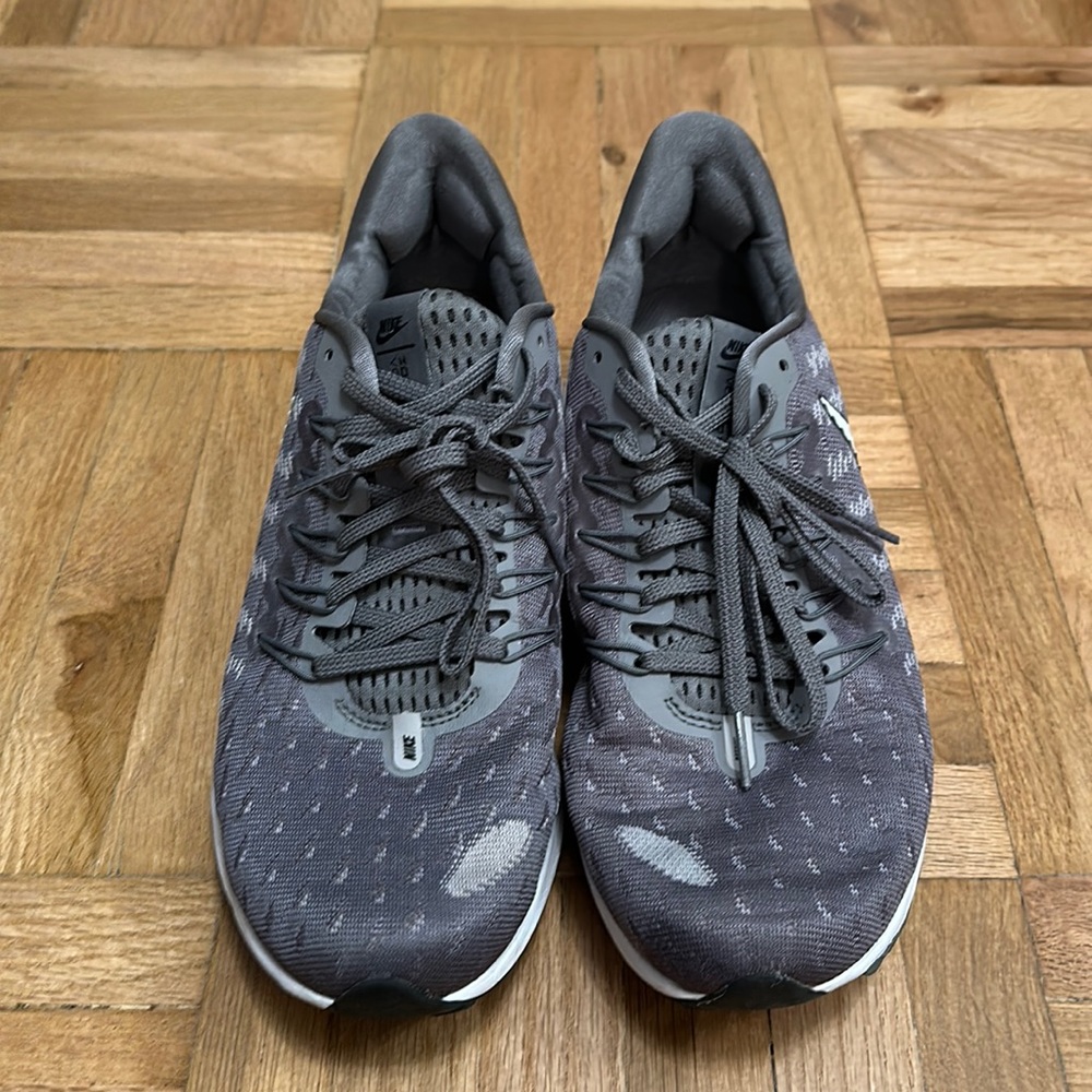 Nike Zoom Vomero 14. Size 8 gray
